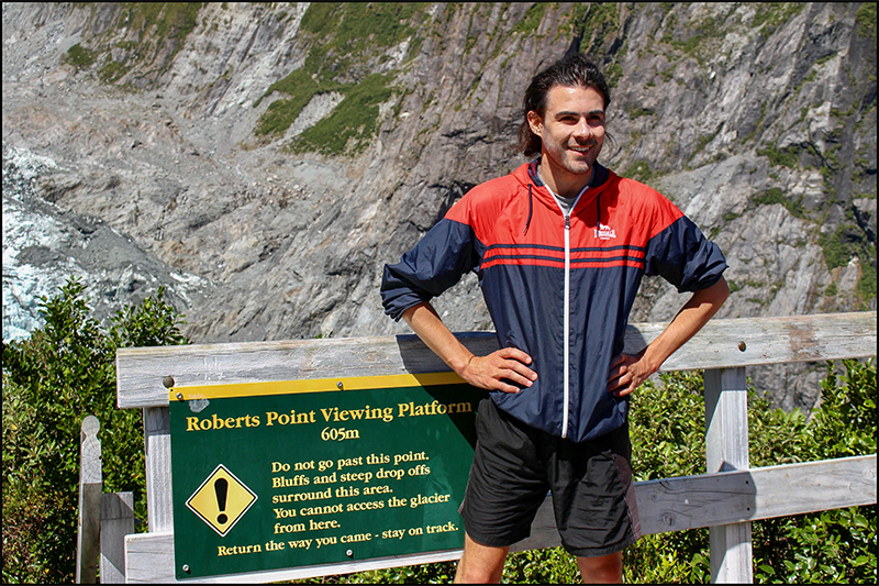 Regan guide près des glaciers de la côte Ouest de la Nouvelle-Zélande.
